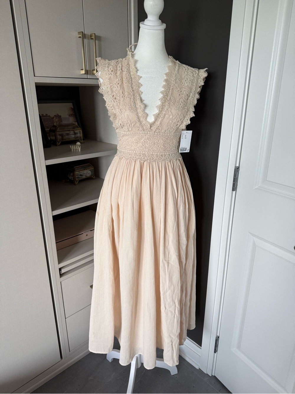 H&M Cream Lace V-Neck Midi Dress